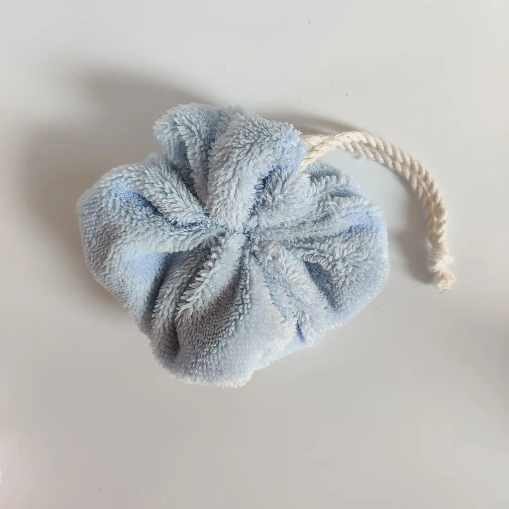 Fleur de douche lavable en coton bleu