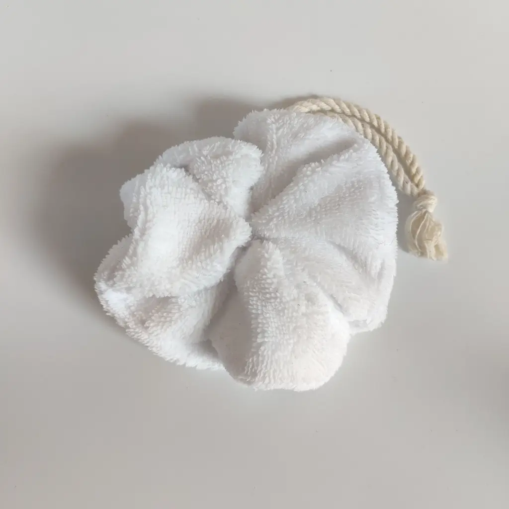 Fleur de douche lavable en coton blanc