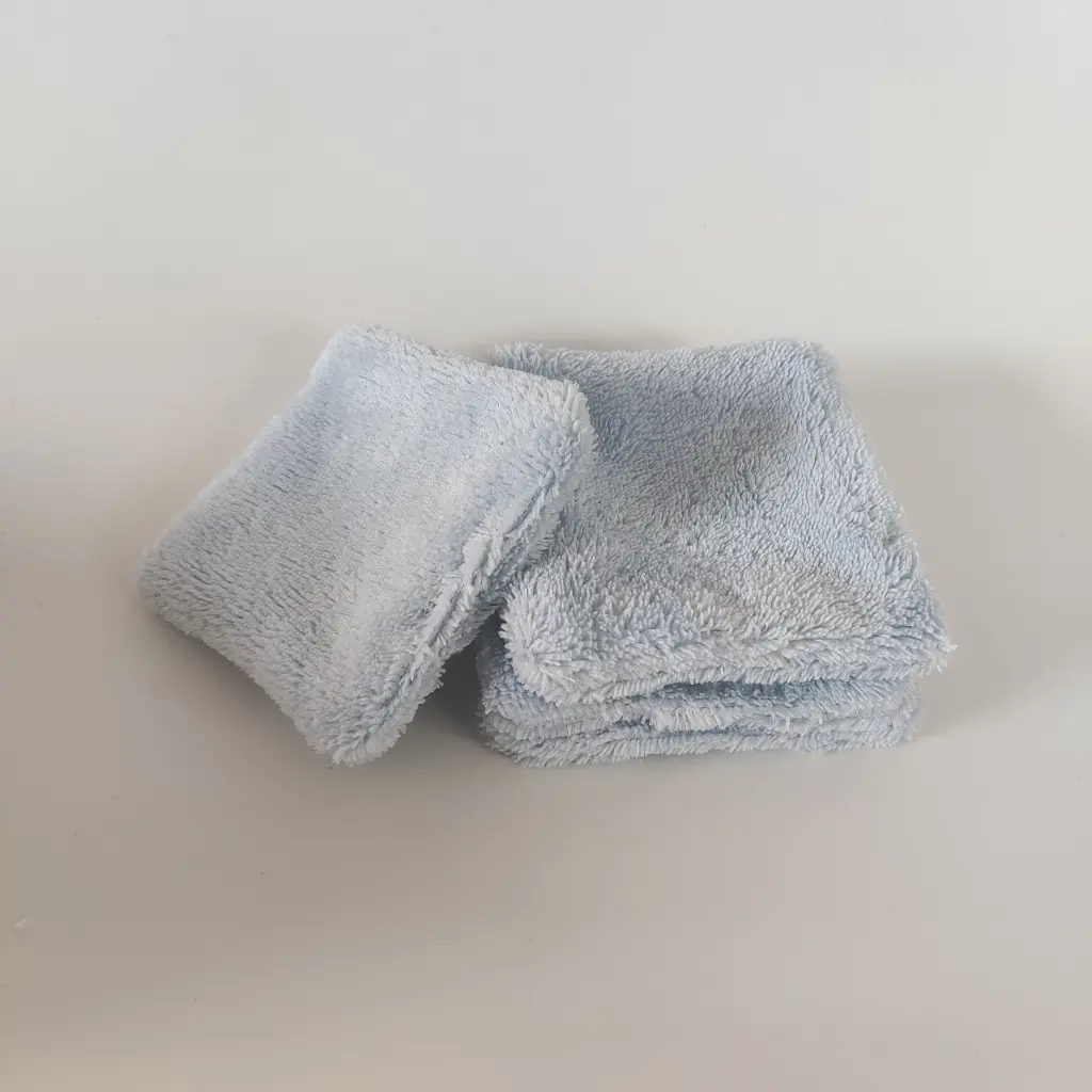 Lingettes démaquillantes lavable double face bleues.webp